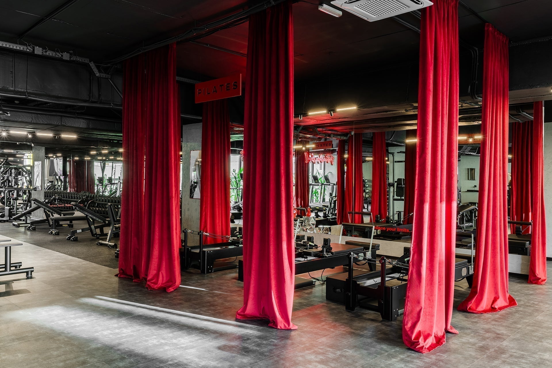 VIDEO: Amenajare sală fitness premium în București