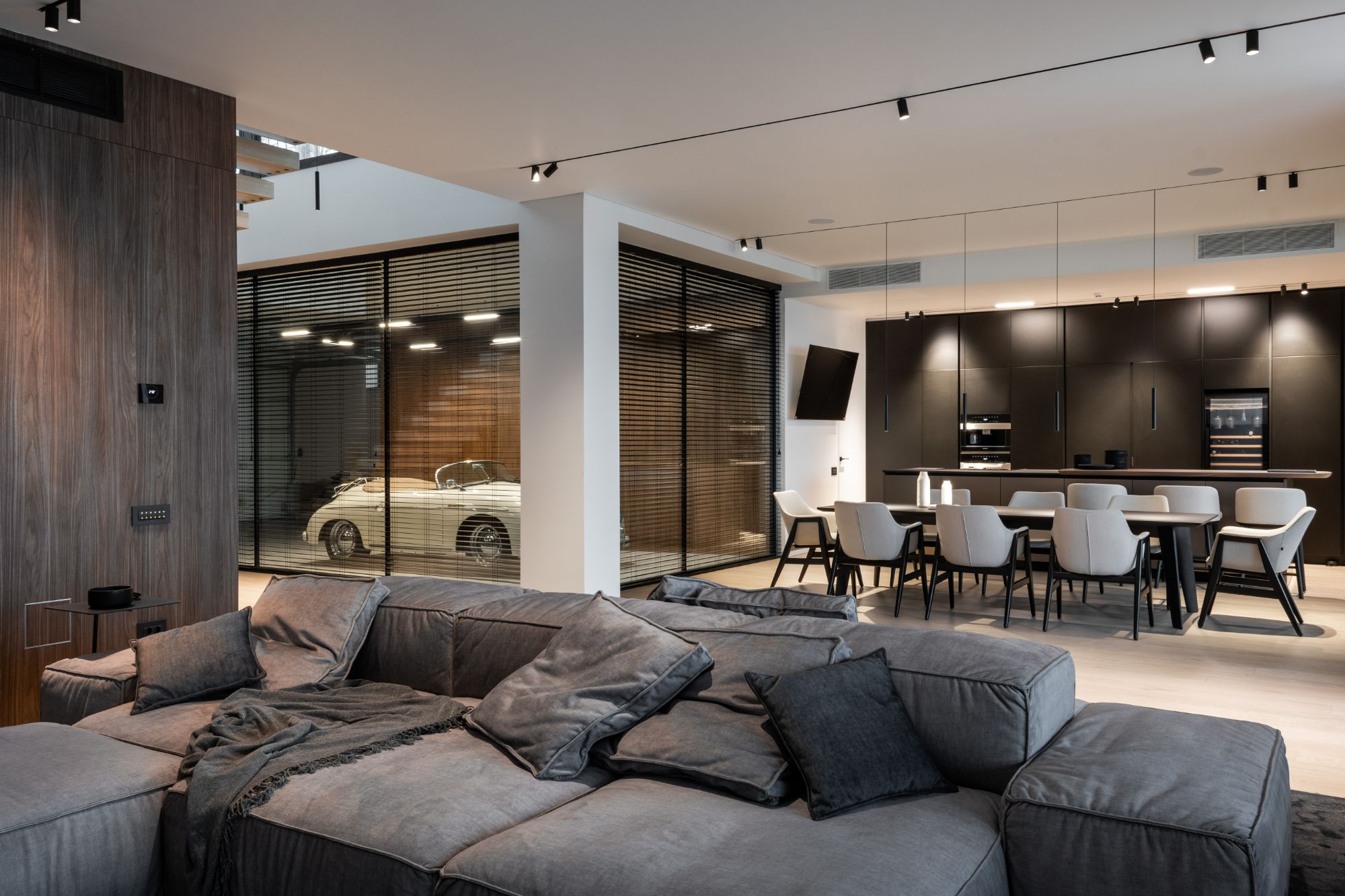 VIDEO: Casă minimalistă optimizată Smart Home