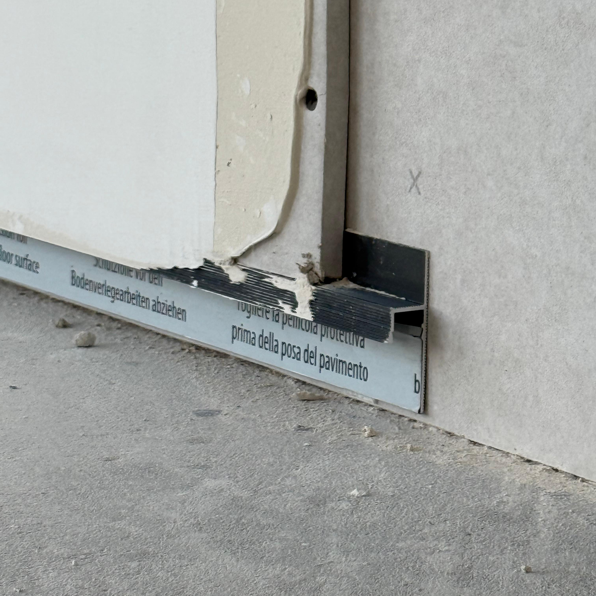 Profil Tip Plintă și Scafă Ascunsă Shadow Gap Light, M1, Aluminiu, Negru Mat, Anodizat, 2 m, 16,2 x 55 mm